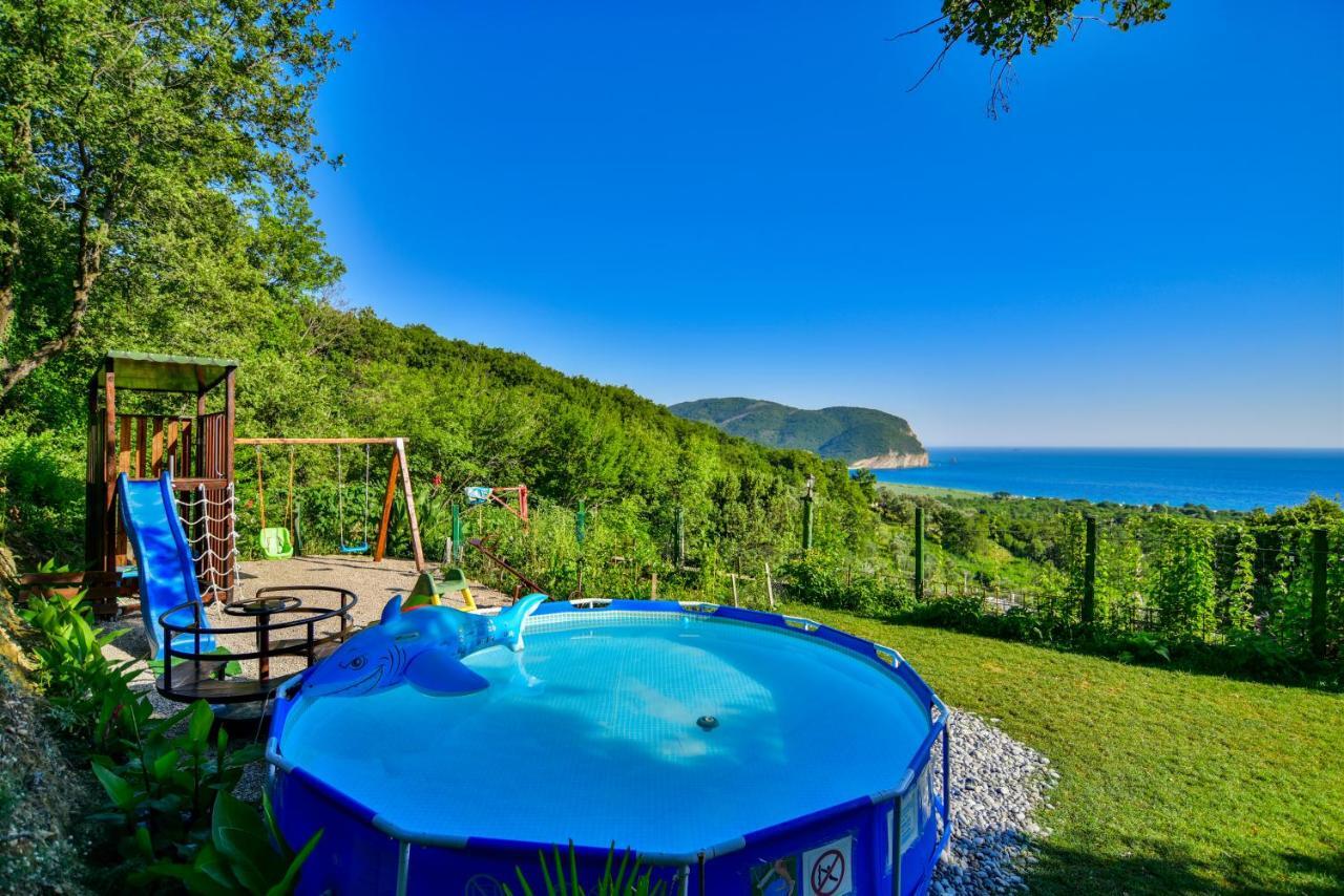 Pataki Studios Petrovac 외부 사진