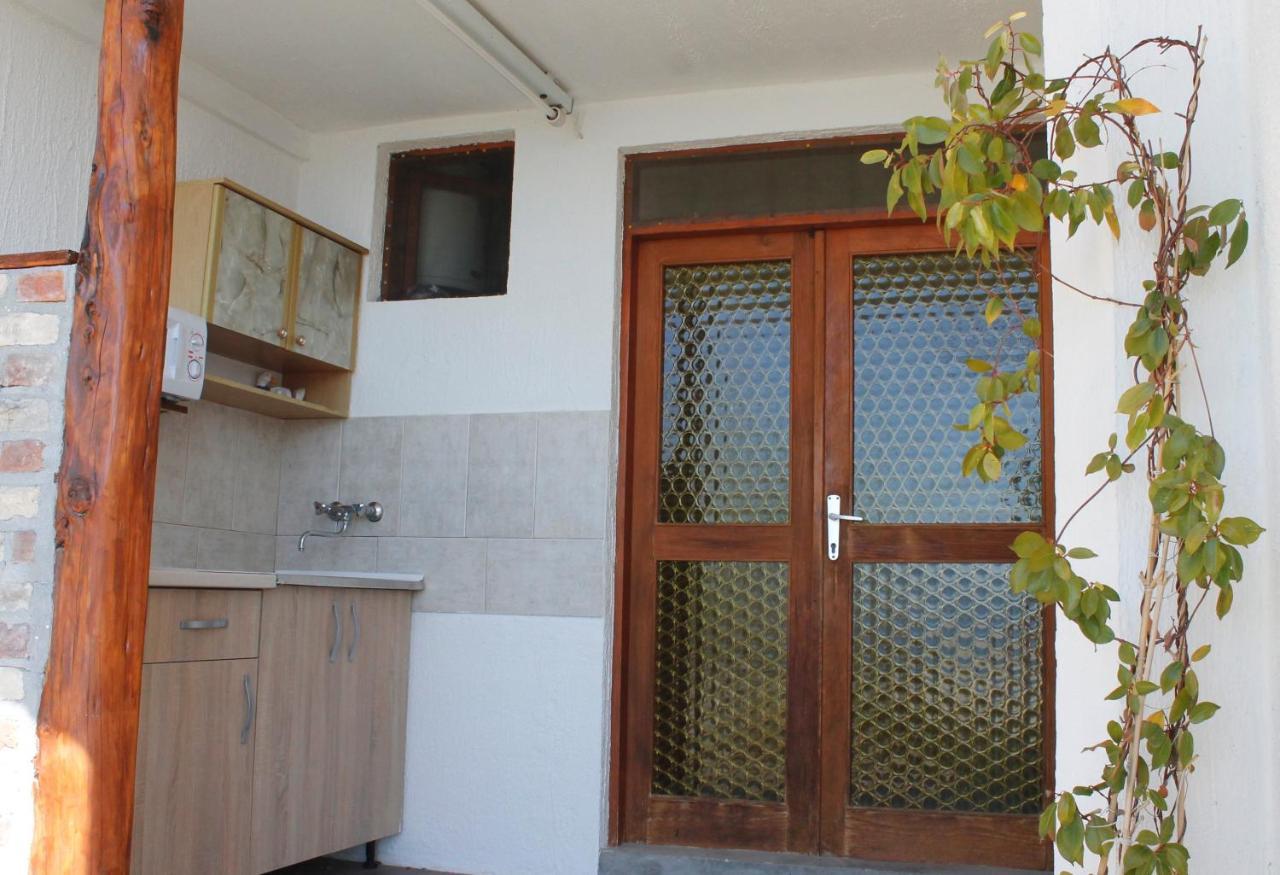 Pataki Studios Petrovac 외부 사진
